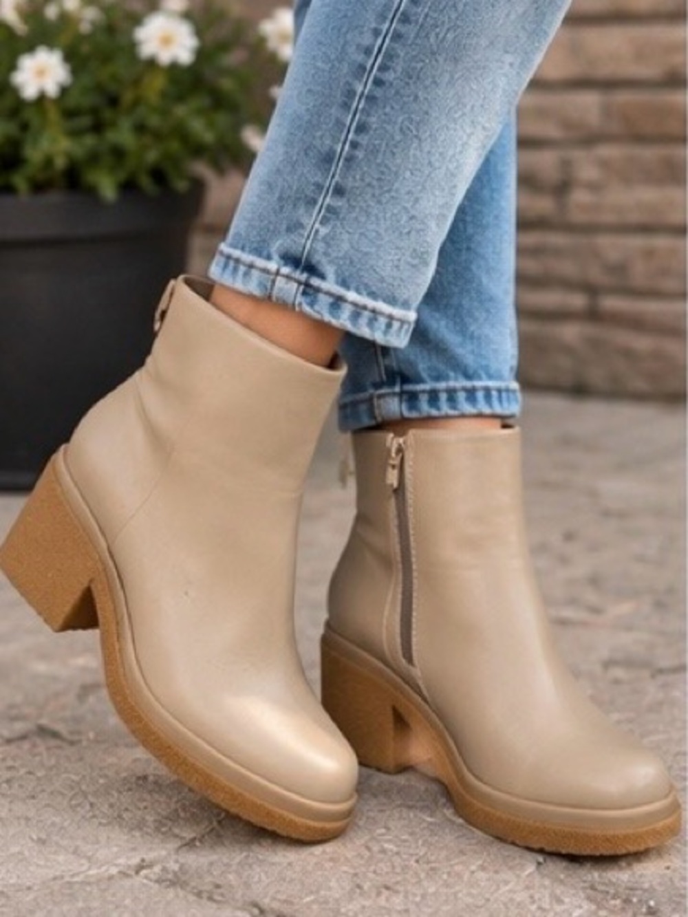 Amazon Essentials Beige Heeled Boots - Picture 1 of 6